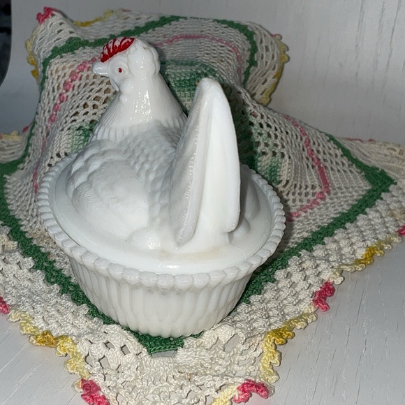 Vintage White Milk Glass Hen on the Nest Covered Dish Farmhouse Decor - Picture 3 of 8